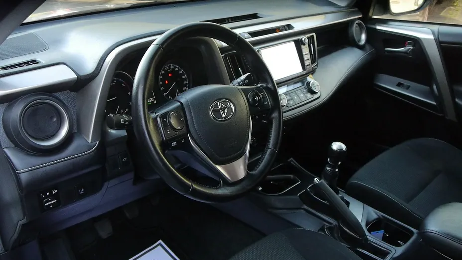 TOYOTA RAV4 -