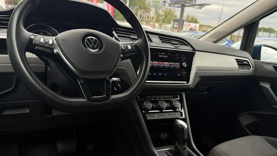 VOLKSWAGEN Touran -