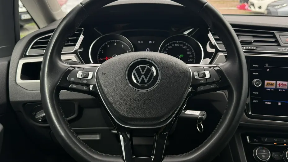 VOLKSWAGEN Touran -