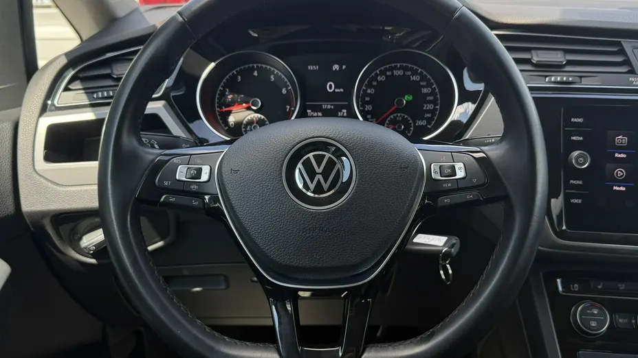 VOLKSWAGEN Touran -