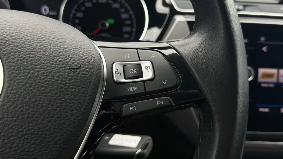VOLKSWAGEN Touran -