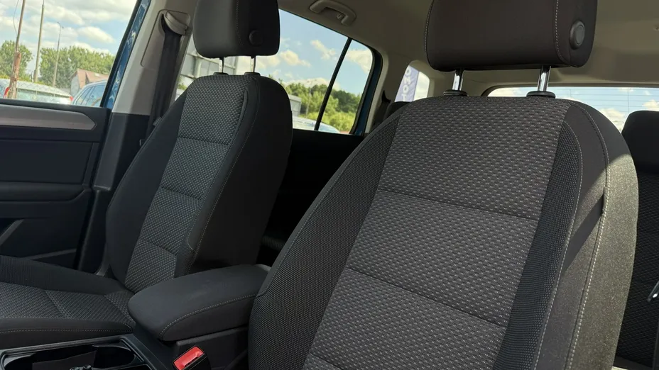 VOLKSWAGEN Touran -