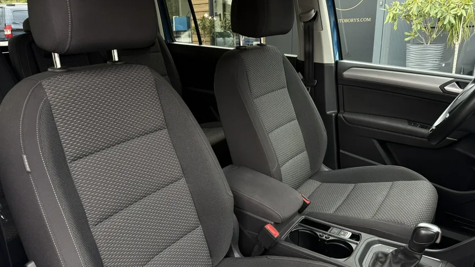 VOLKSWAGEN Touran -