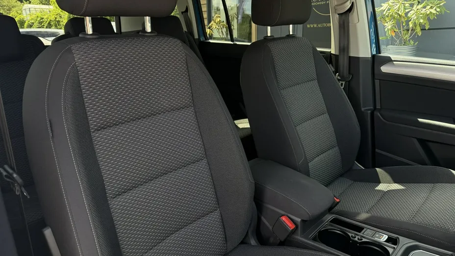 VOLKSWAGEN Touran -
