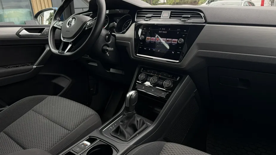 VOLKSWAGEN Touran -