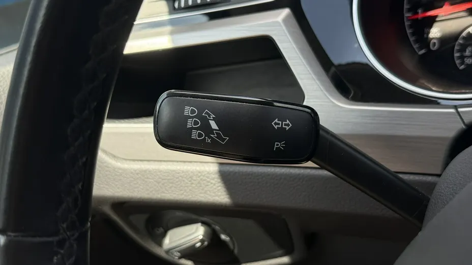 VOLKSWAGEN Touran -