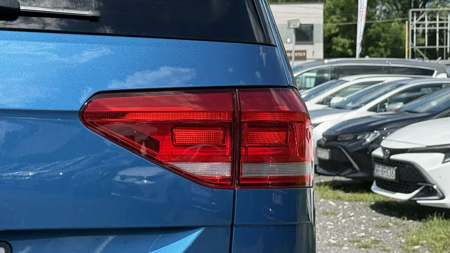 VOLKSWAGEN Touran -