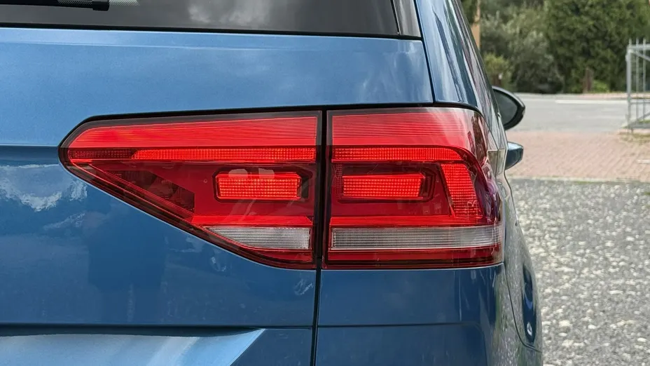 VOLKSWAGEN Touran -