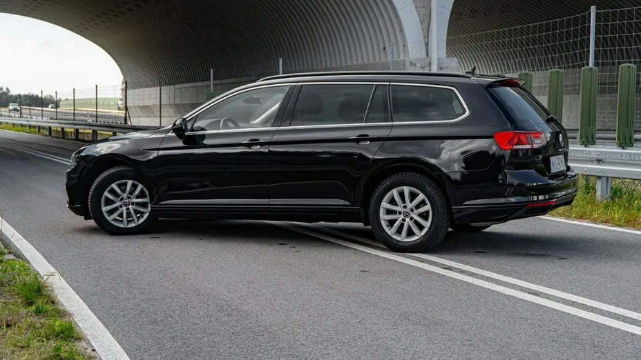 VOLKSWAGEN Passat -
