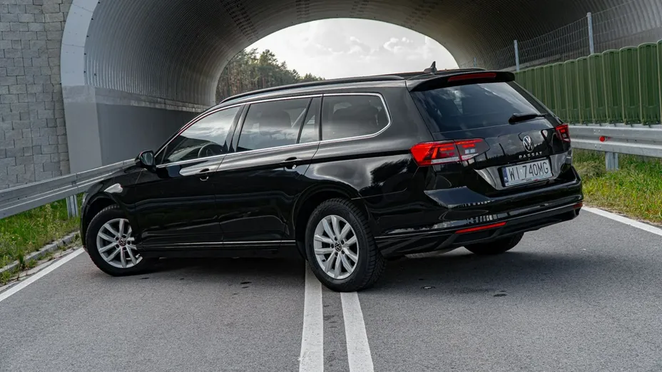 VOLKSWAGEN Passat -