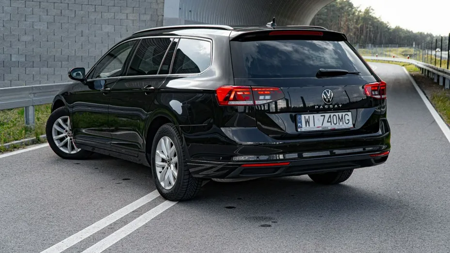 VOLKSWAGEN Passat -