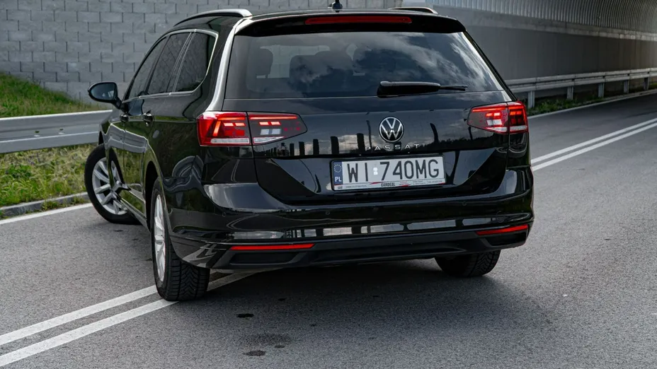 VOLKSWAGEN Passat -