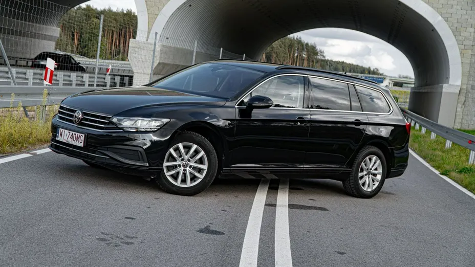 VOLKSWAGEN Passat -