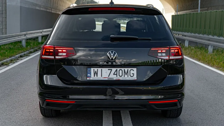 VOLKSWAGEN Passat -
