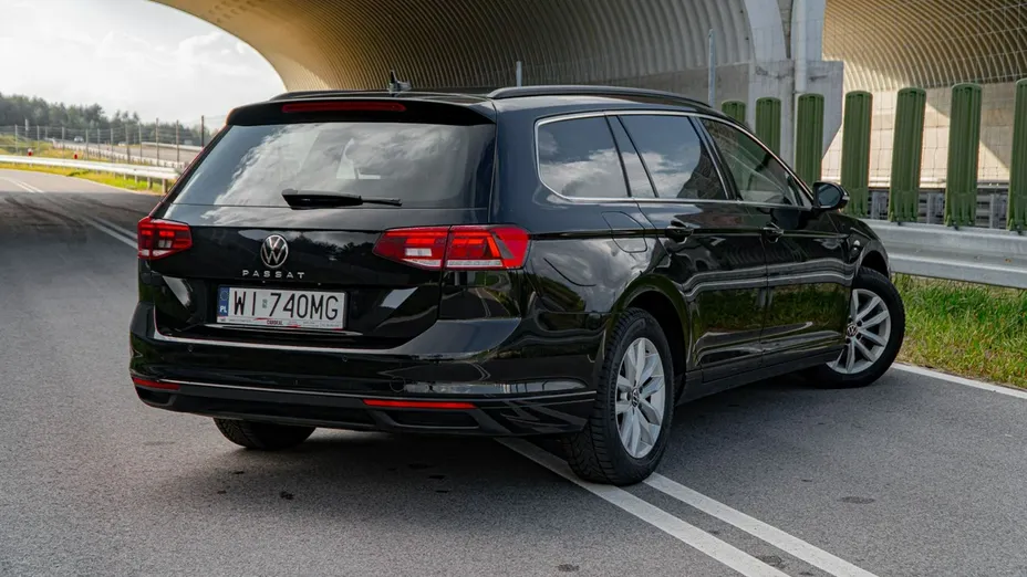 VOLKSWAGEN Passat -