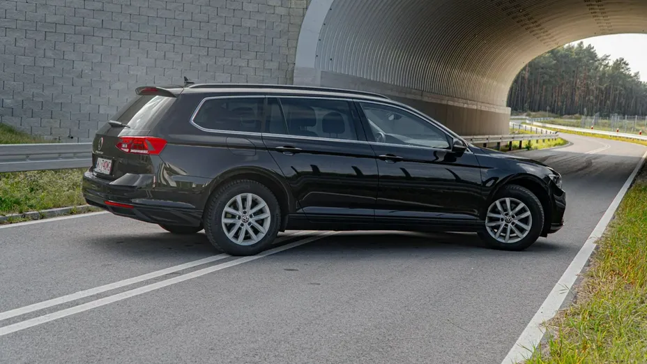 VOLKSWAGEN Passat -