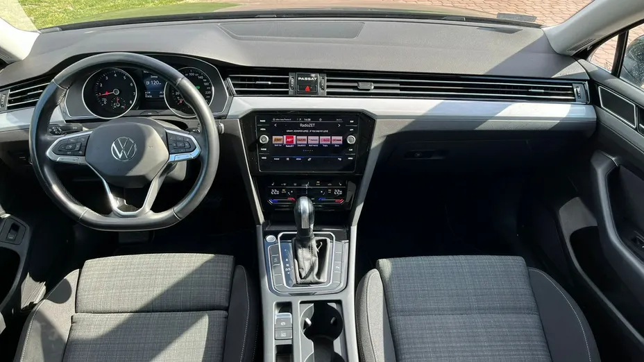 VOLKSWAGEN Passat -