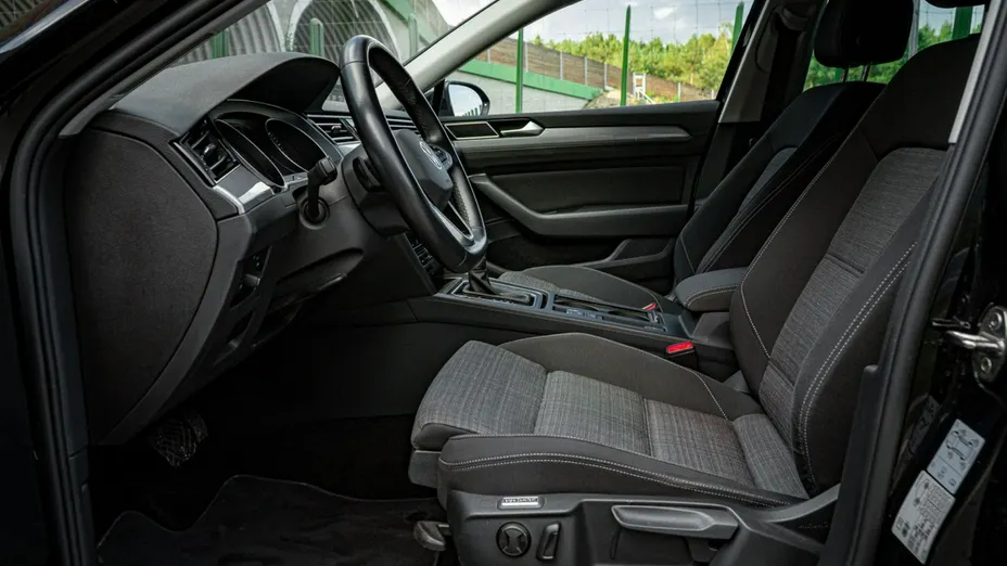 VOLKSWAGEN Passat -