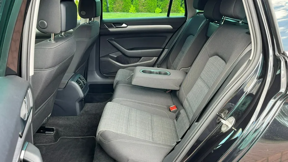 VOLKSWAGEN Passat -
