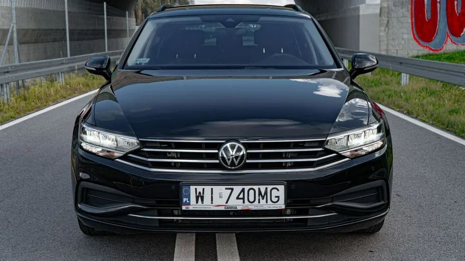 VOLKSWAGEN Passat -