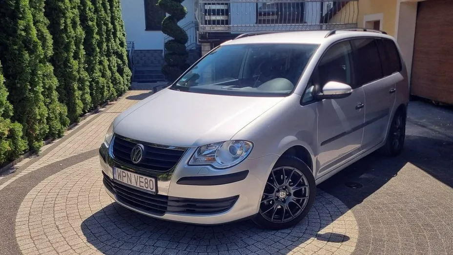 VOLKSWAGEN Touran -