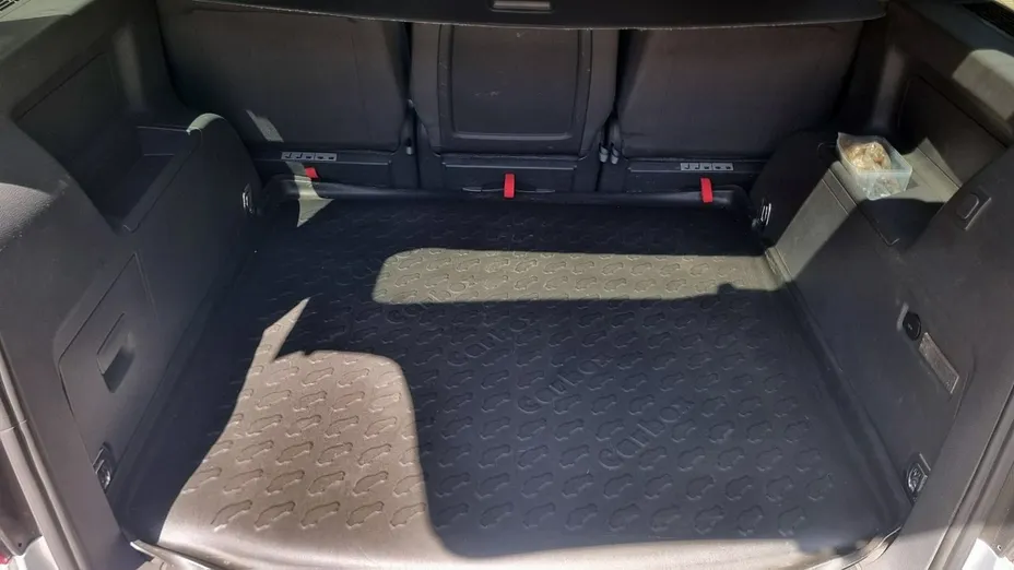 VOLKSWAGEN Touran -