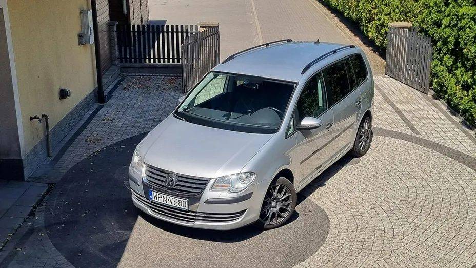 VOLKSWAGEN Touran -