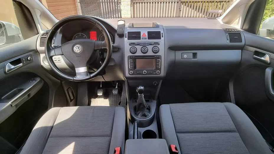 VOLKSWAGEN Touran -