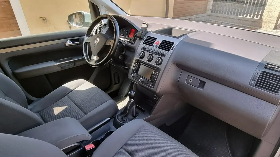 VOLKSWAGEN Touran -