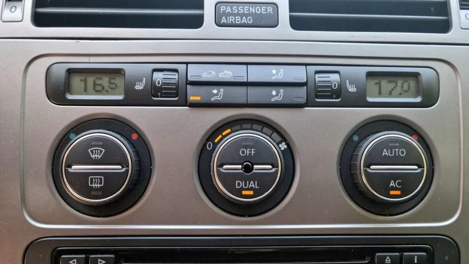 VOLKSWAGEN Touran -