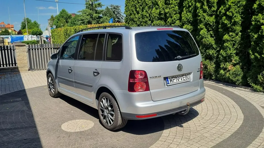 VOLKSWAGEN Touran -