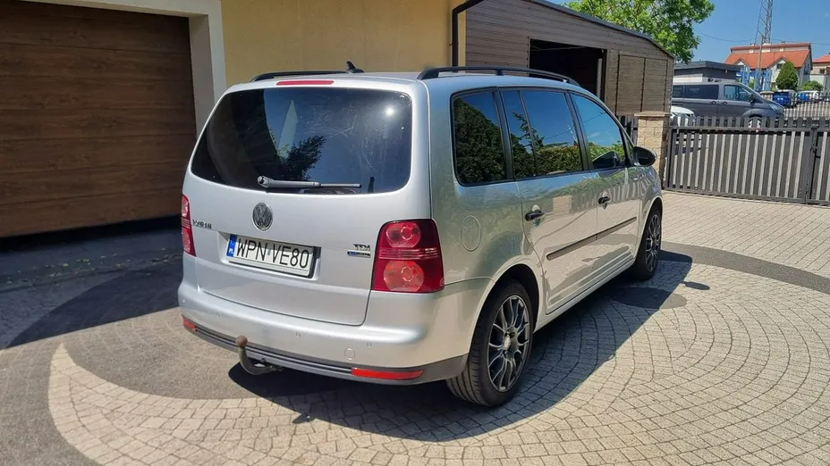 VOLKSWAGEN Touran -