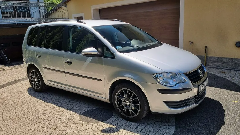 VOLKSWAGEN Touran -