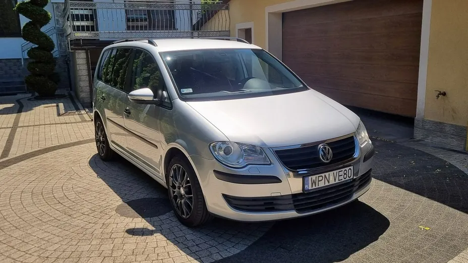 VOLKSWAGEN Touran -