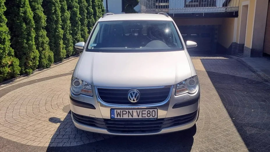 VOLKSWAGEN Touran -