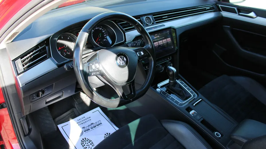 VOLKSWAGEN Passat -
