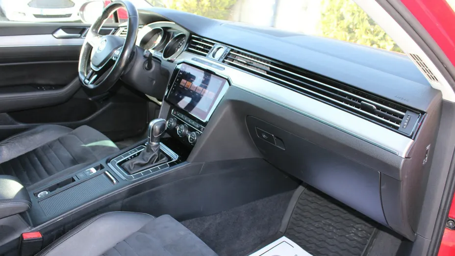 VOLKSWAGEN Passat -