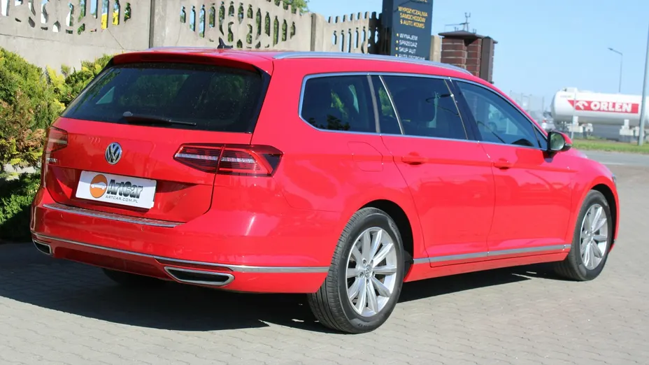VOLKSWAGEN Passat -
