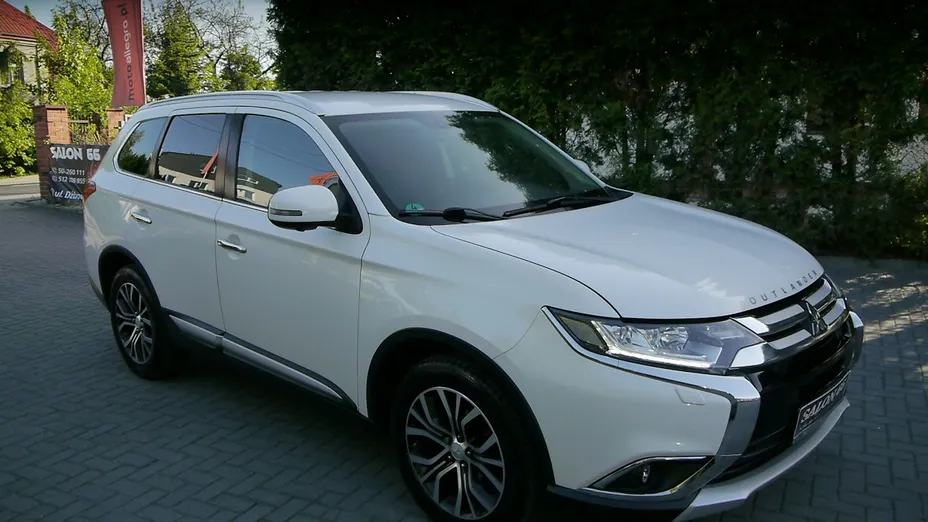 MITSUBISHI Outlander -