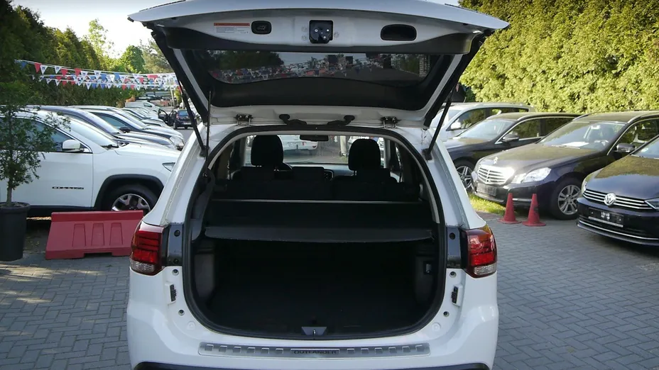 MITSUBISHI Outlander -