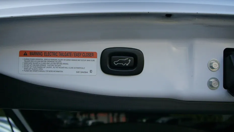 MITSUBISHI Outlander -