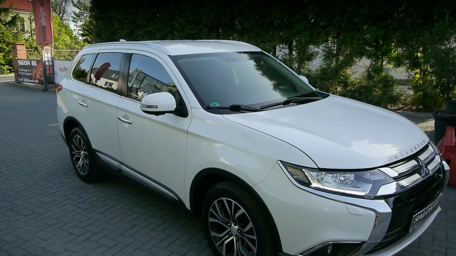 MITSUBISHI Outlander -