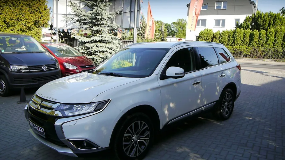 MITSUBISHI Outlander -