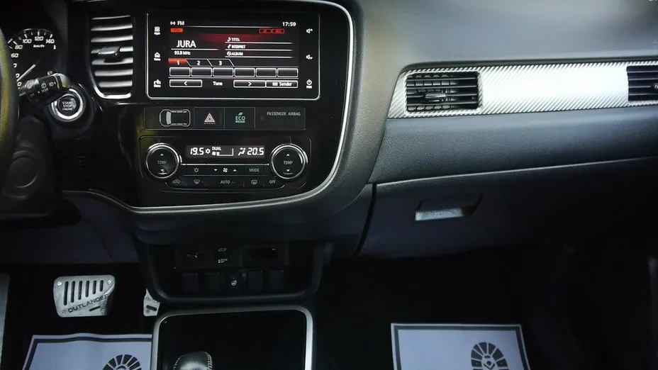 MITSUBISHI Outlander -