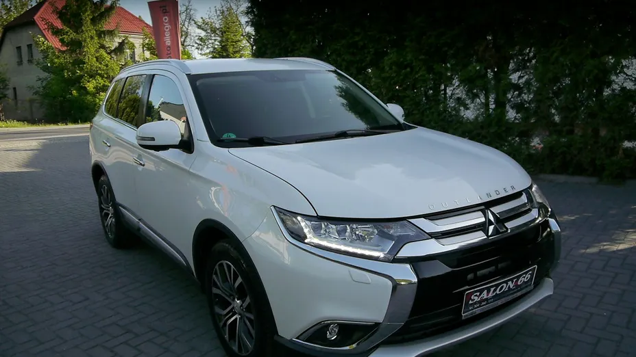 MITSUBISHI Outlander -