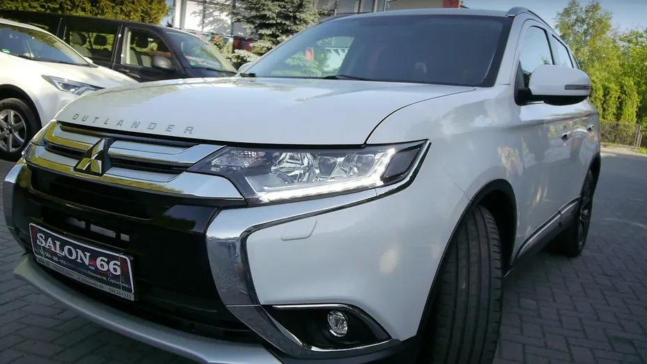 MITSUBISHI Outlander -