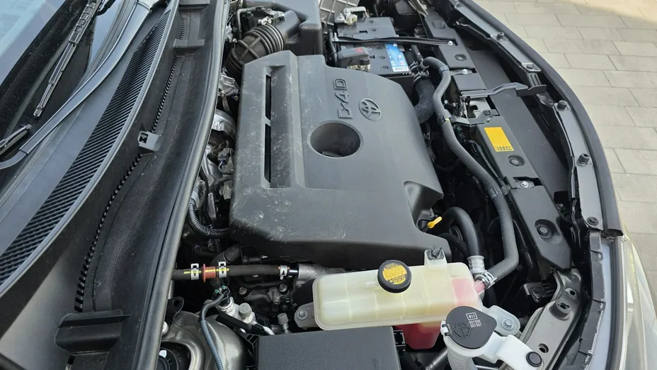 TOYOTA RAV4 -