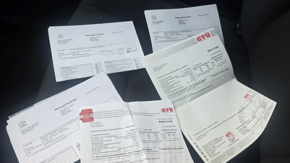 TOYOTA RAV4 -
