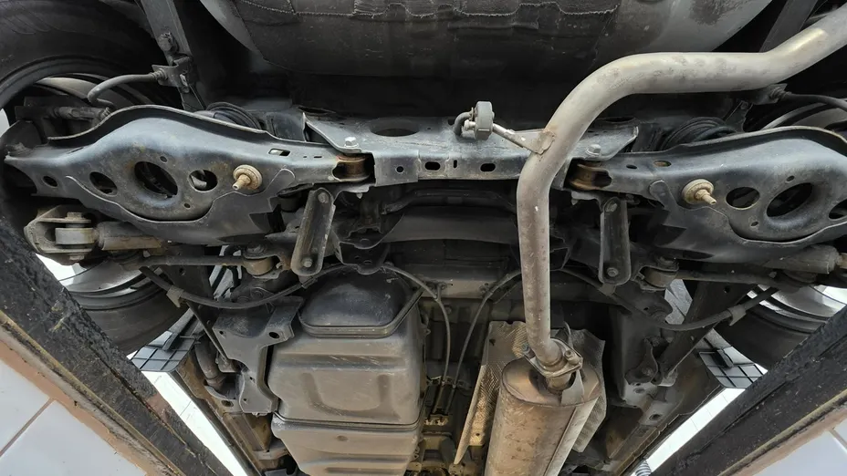 TOYOTA RAV4 -