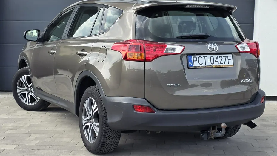 TOYOTA RAV4 -